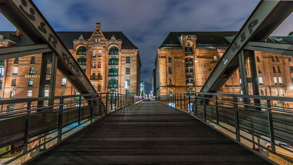 Eine Brücke in Hamburg.